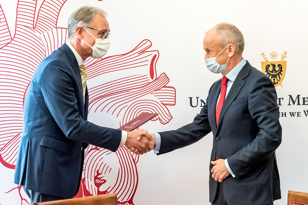 Prof. Tomasz Szydełko Centrum Urologii USK